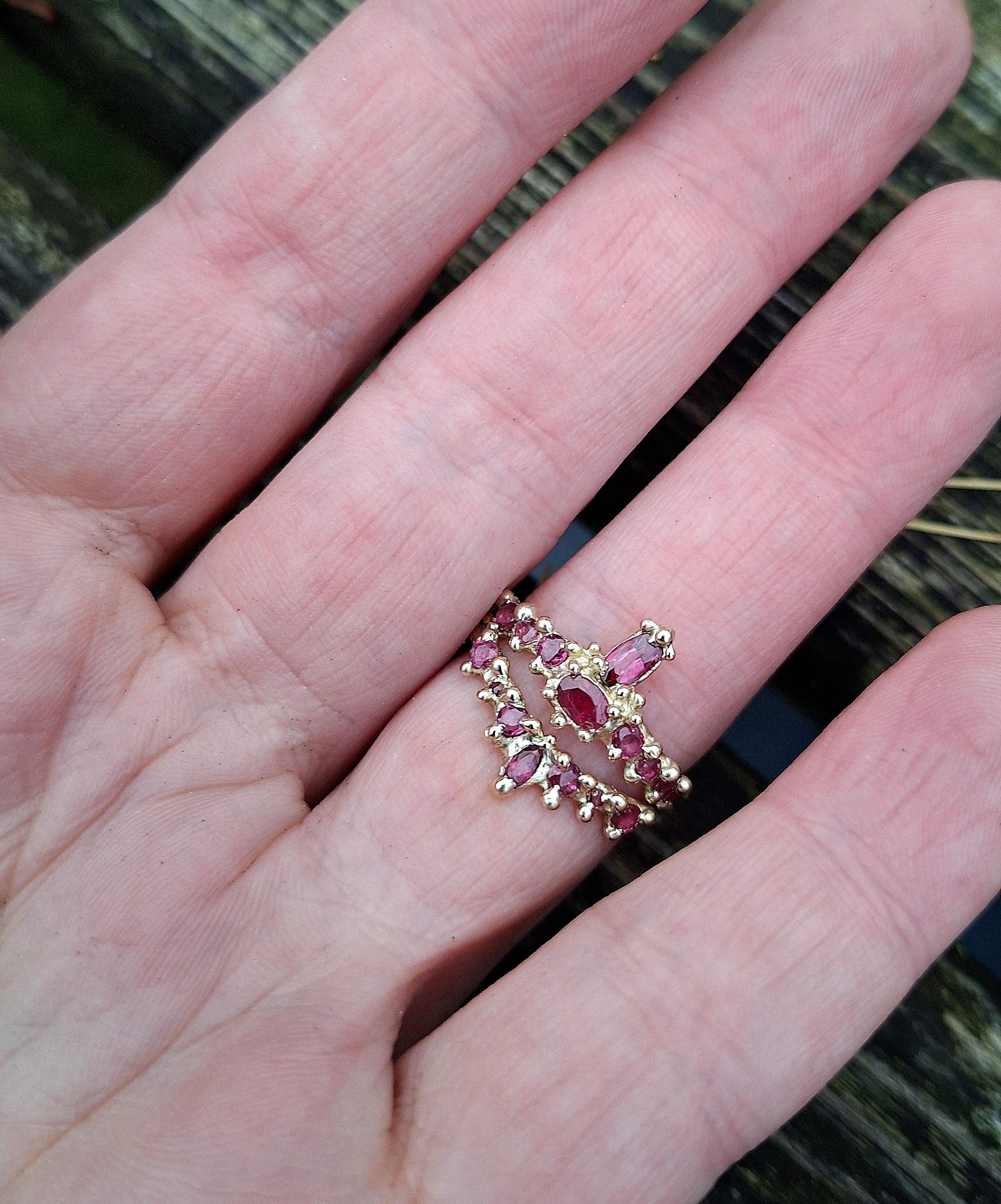 High Queen - 9k gold and ruby ring