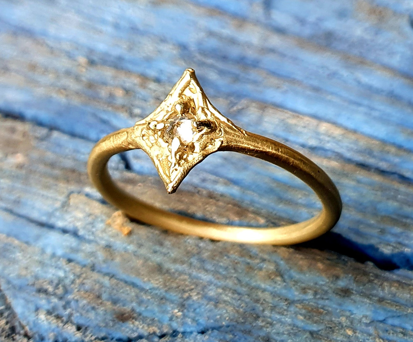 Pulsar Ring - 9k gold and white sapphire ring