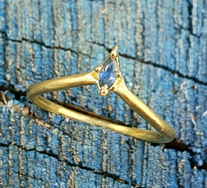 Blue Orion - 9k gold and sapphire ring