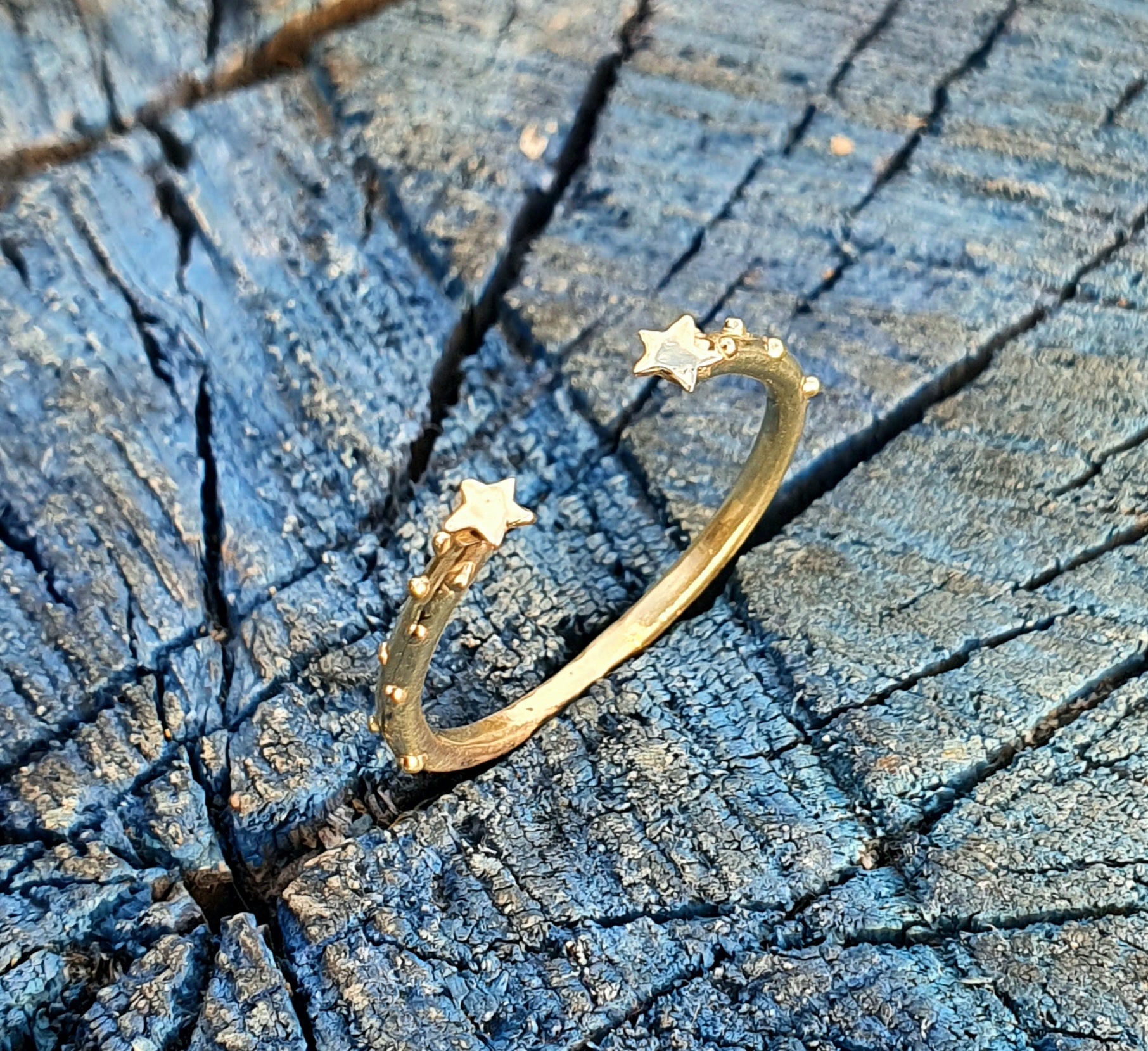 Stardust Horseshoe - 9k gold ring