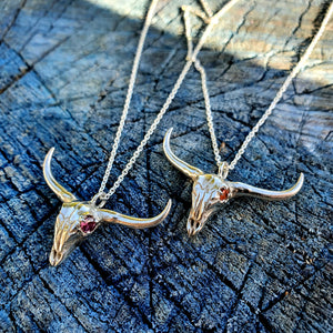 Flidais - Sterling silver cow skull with orange sapphire