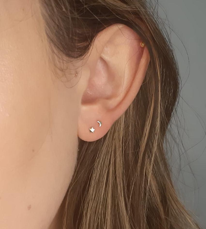 Cresent Moon Earrings - 9k gold ear studs